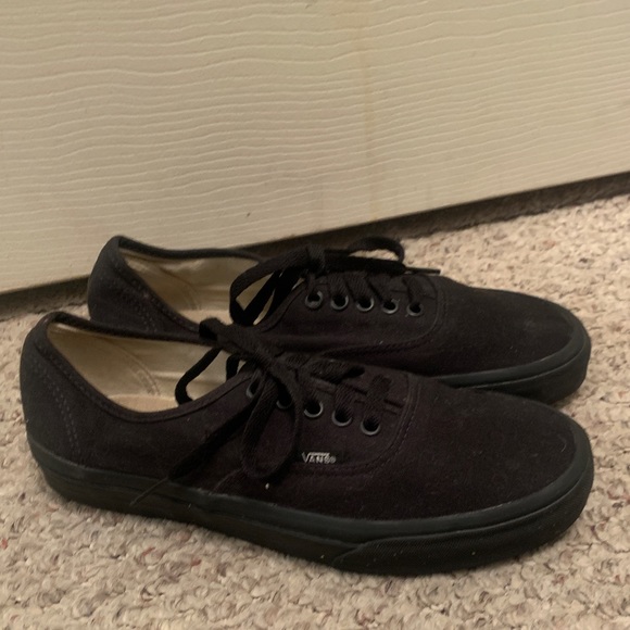 all black vans